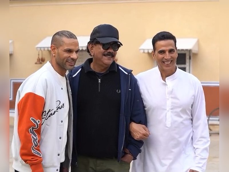 ‘Howzzat’: Akshay Kumar gets bowled out by Shikhar Dhawan on ‘Bhoot Bangla’ set