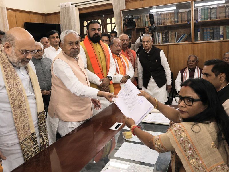 बिहार : नीतीश कुमार ने राज्यसभा के लिए किया नामांकन, गृह मंत्री अमित शाह रहे मौजूद