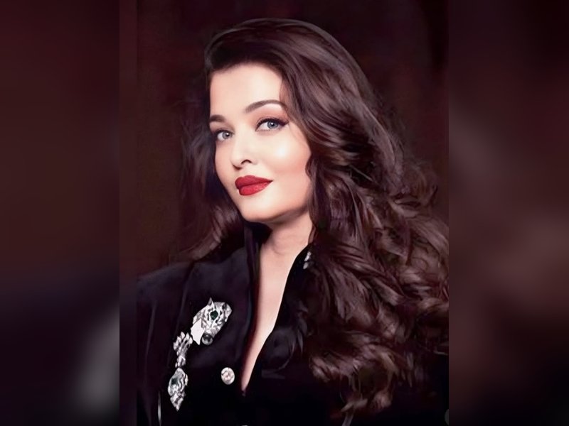 Jaya Bachchan, Aishwarya Rai Bachchan make rare appearance together with family at Arjun Tendulkar’s wedding