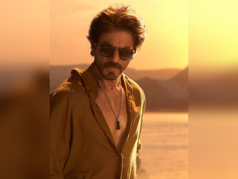 SRK, Aamir Khan spotted having thoughtful discussion at Arjun Tendulkar’s wedding