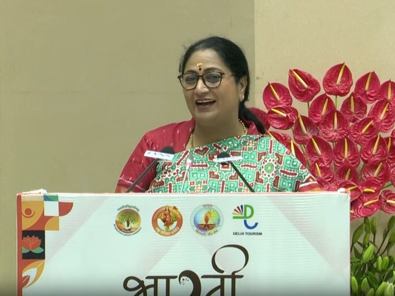 दिल्ली: सीएम रेखा गुप्ता ने बताए अपने जीवन के संघर्ष, महिलाओं को सशक्त बनने का दिया संदेश