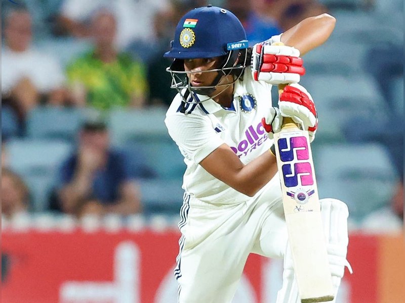 पिंक-बॉल टेस्ट: ऑस्ट्रेलिया के हाथों में मुकाबला, दूसरी पारी में भारत ने गंवाए 6 विकेट