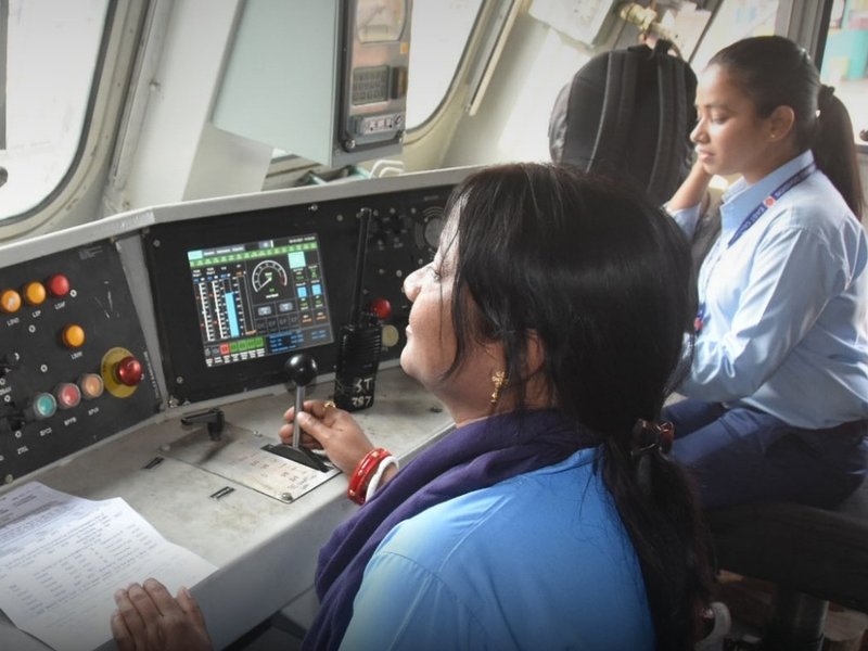 महिला दिवस पर रांची और धनबाद में ट्रेनों की कमान महिलाओं के हाथों में