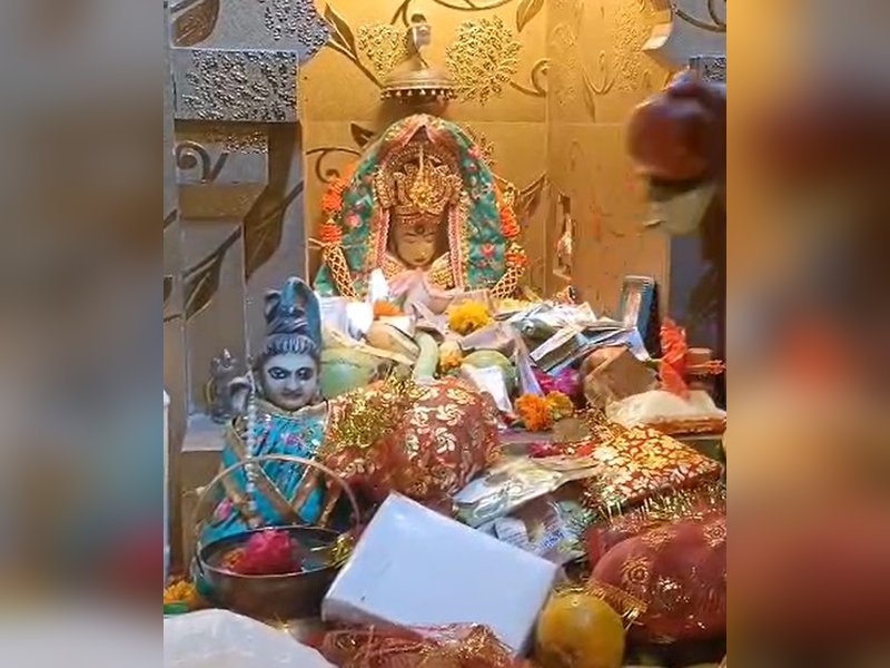 काशीपुर: प्राचीन शीतला मंदिर में उमड़ी श्रद्धालुओं की भीड़, बसौड़ा पर्व पर भक्तों ने किए दर्शन 