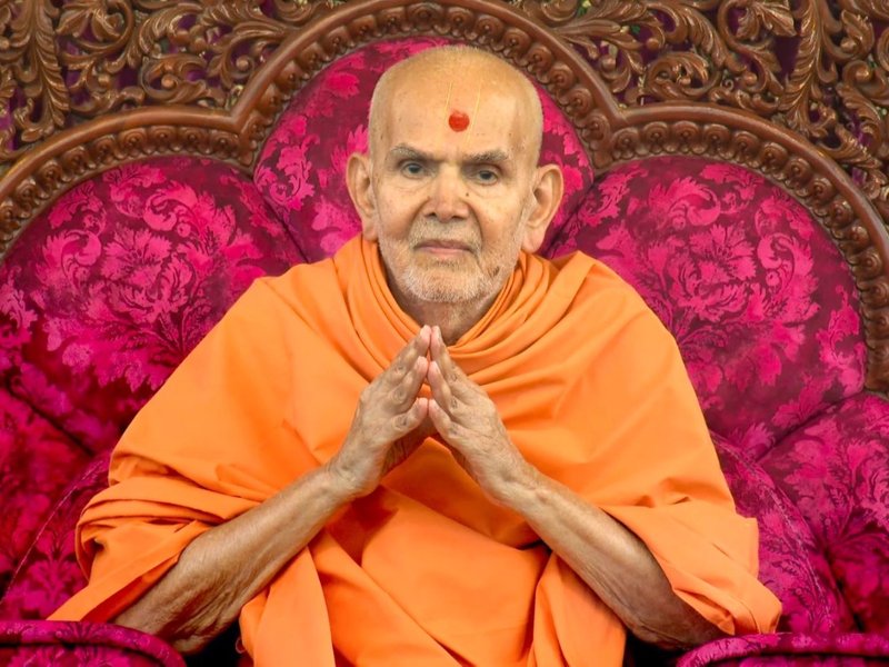 Thousands join Rangotsav celebrations at BAPS Mandir in Gujarat’s Sarangpur