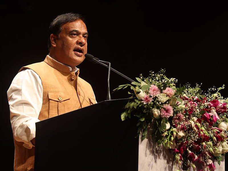 सीएम हिमंत बिस्वा सरमा ने सीएमएएए 1.0 के तहत बांटे चेक, लाभार्थियों ने सरकार की सराहना की 