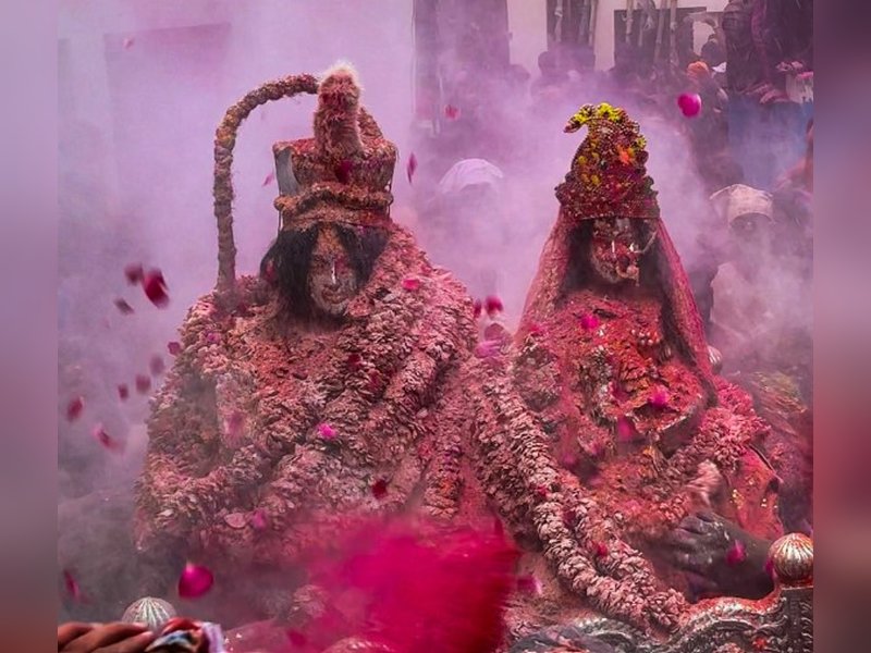 होली के बाद काशी में सजी ‘बुढ़वा मंगल’ की महफिल, देश-विदेश से पहुंचे सैलानी