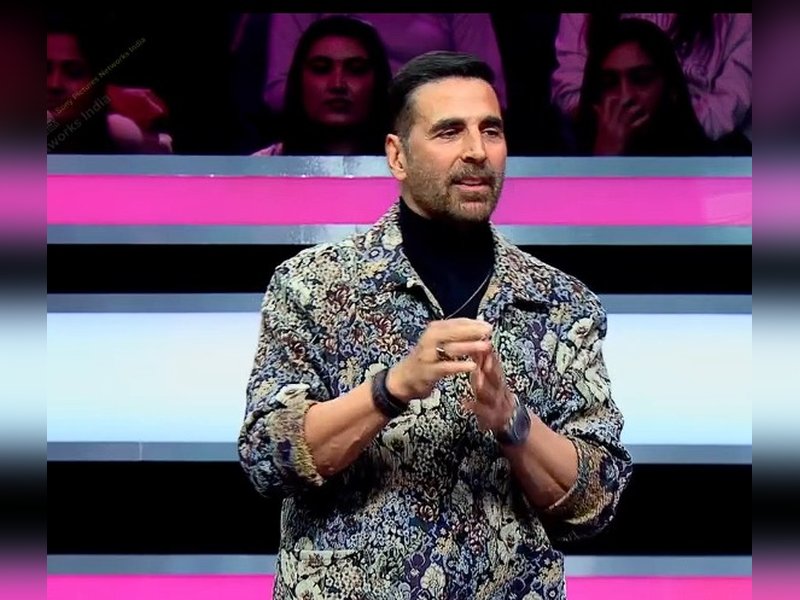 Akshay Kumar relives his ‘Hi Rupa, Naha Liya?’ meme from 'Bhagam Bhag' on the Wheel of Fortune 