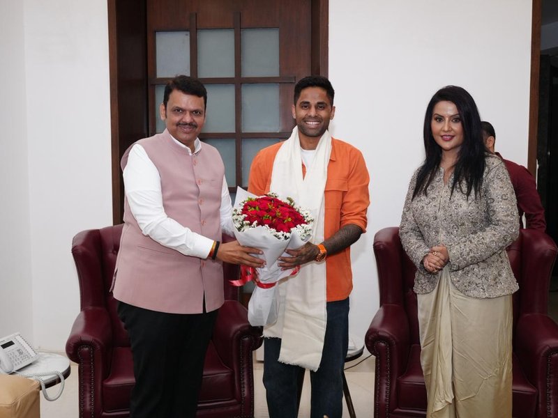Maha CM Fadnavis felicitates captain Suryakumar, Shivam after T20 WC glory