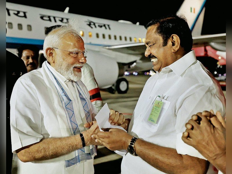 PM Modi arrives in Tiruchirappalli in traditional Tamil attire (Photo: IANS)