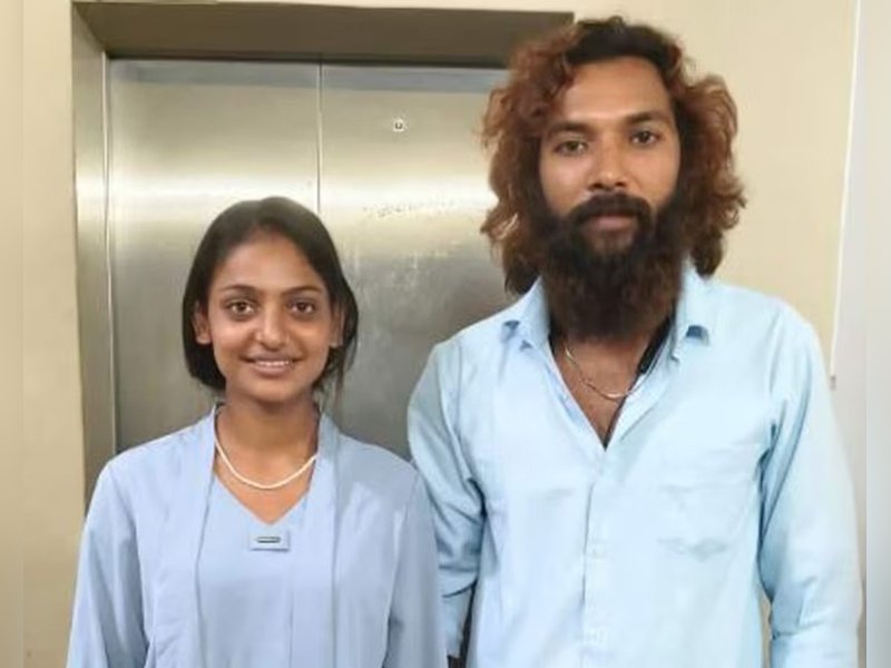 ‘Kumbh Beauty’ Monalisa marries Muslim boyfriend after dramatic day