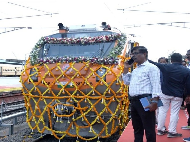 PM Modi flags off Podanur-Dhanbad Amrit Bharat Express; DRM highlights modern features (Photo: IANS)