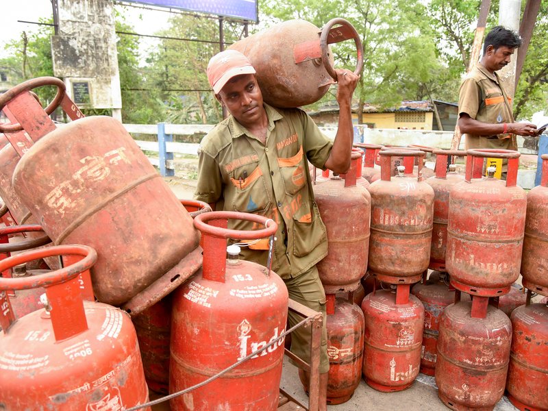 Govt to give Rs 30,000 crore to oil PSUs as LPG subsidy in 2025-26