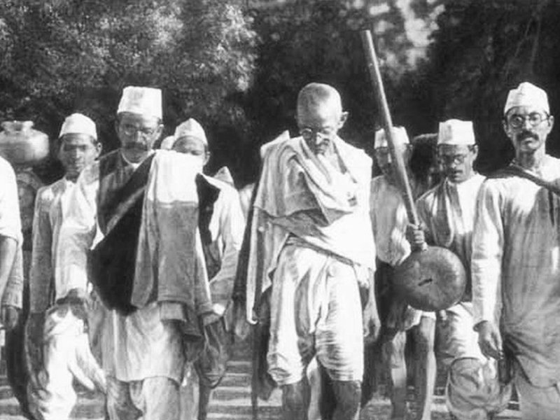 PM Modi, VP pay homage to Mahatma Gandhi, brave freedom fighters who took part in Dandi Satyagraha