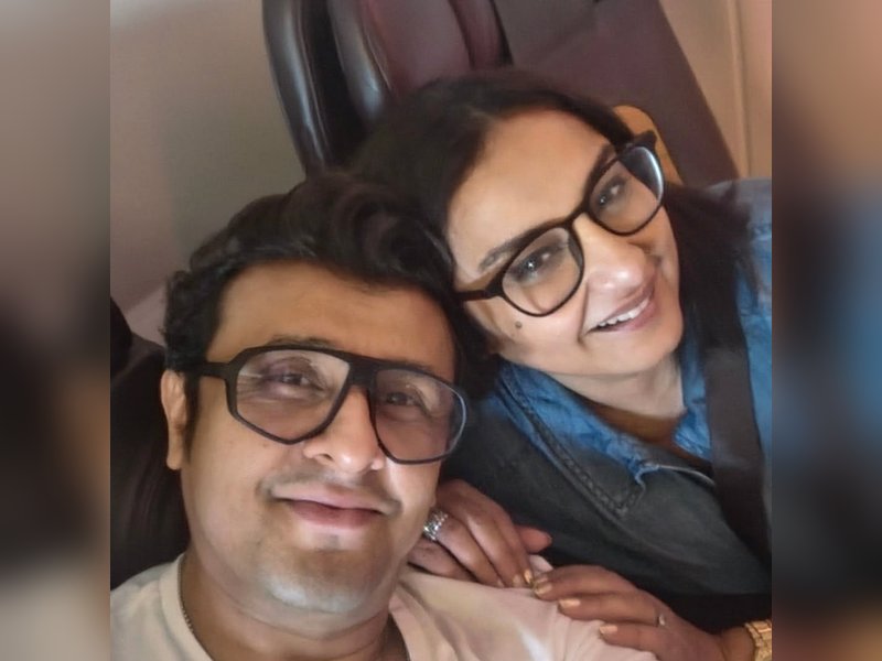 Divya Dutta bumps into 'bestie' Sonu Nigam on flight leading to a musical journey