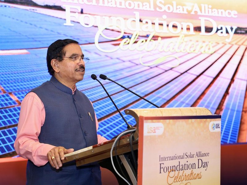 India’s installed solar capacity reaches nearly 136 gigawatts: Pralhad Joshi