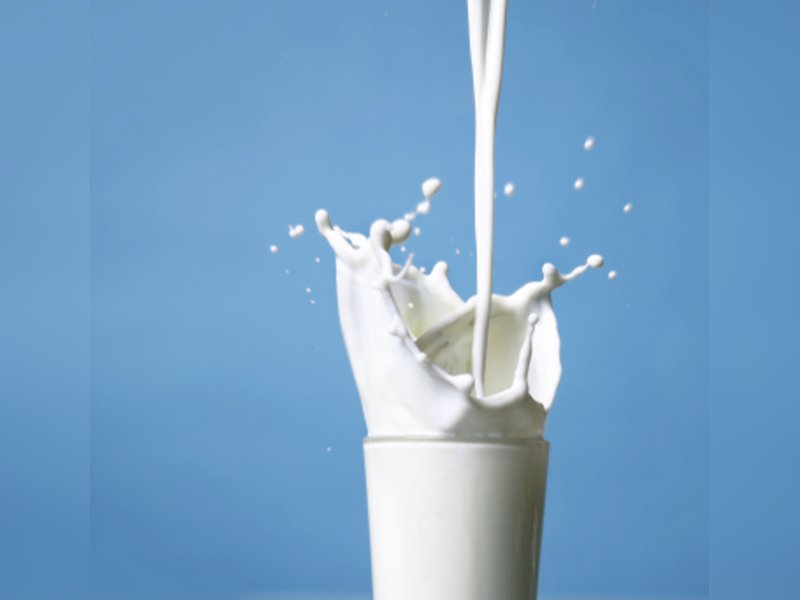 दूध में मिलावट पर सख्ती, अब उत्पादकों-विक्रेताओं को लेना होगा लाइसेंस: एफएसएसएआई