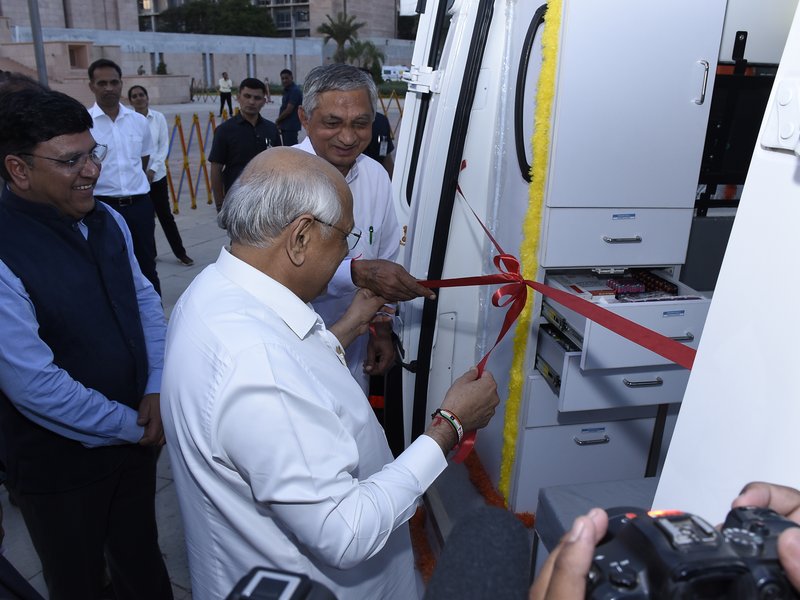 सीएम भूपेंद्र पटेल ने आईटीआई केंद्रों को 40 इलेक्ट्रिक कारें बांटीं, युवाओं को मिलेगी प्रैक्टिकल ट्रेनिंग