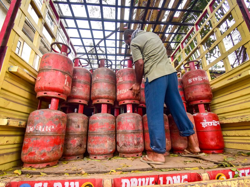 एलपीजी सप्लाई बनाए रखने के लिए लगातार प्रयास जारी, संकट के बीच आम नागरिकों को प्राथमिकता: नितिन खारा