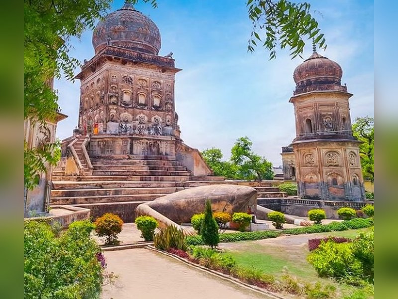 ‘तंत्र विद्या’ पर बना शिवालय, जहां दिन में तीन बार बदलता शिवलिंग का रंग, खड़ी मुद्रा में विराजमान नंदी महाराज तो मेंढक की होती है पूजा