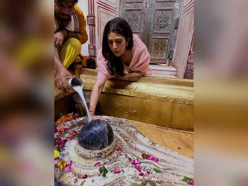 Nimrat Kaur takes Baba Vishwanath’s blessings on her birthday at the Kashi Vishwanath temple