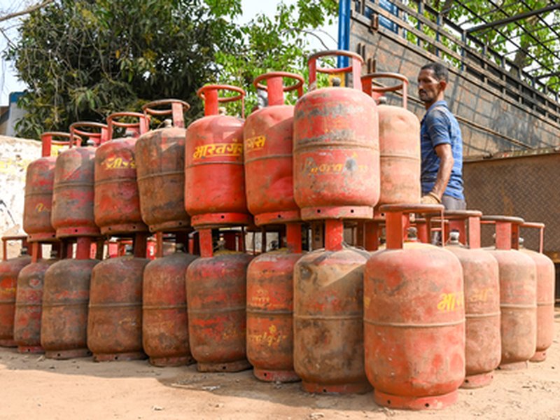 Chhattisgarh: 741 LPG cylinders seized in crackdown on hoarding, black marketing