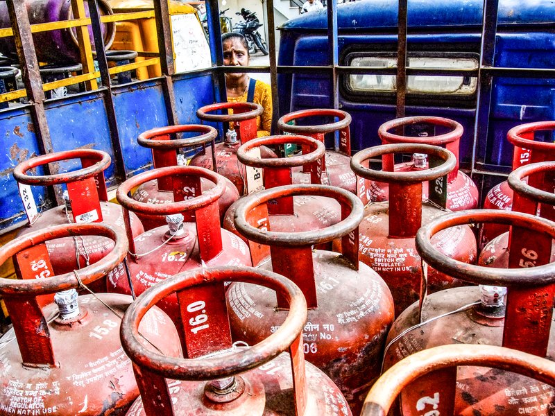 25,605 LPG distributorships in India, 17,677 in rural areas: Govt