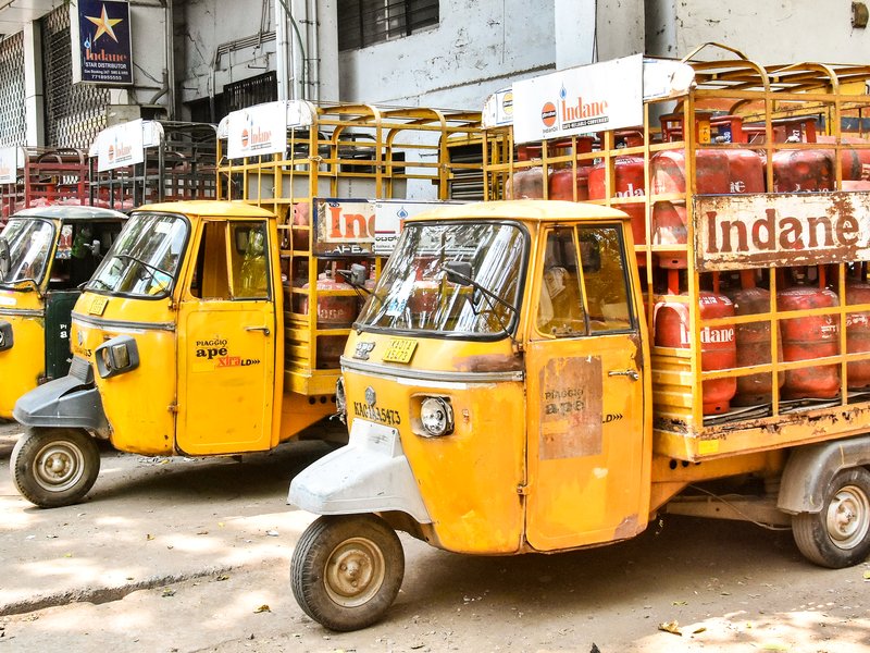 सरकार की जमाखोरी और ब्लैक मार्केटिंग पर कार्रवाई के बीच एलपीजी की बुकिंग में आई गिरावट 