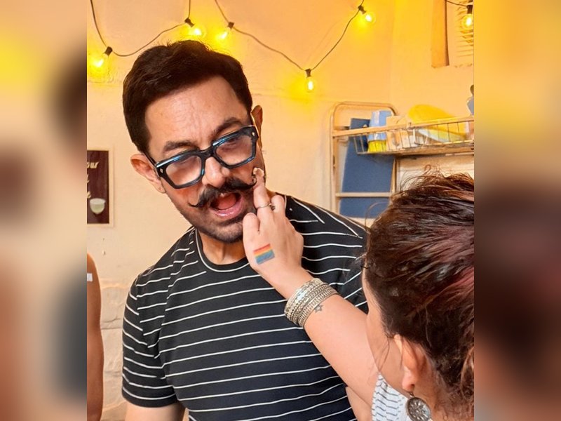 Ira Khan puts cake on dad Aamir Khan's face: Now it's a real birthday party
