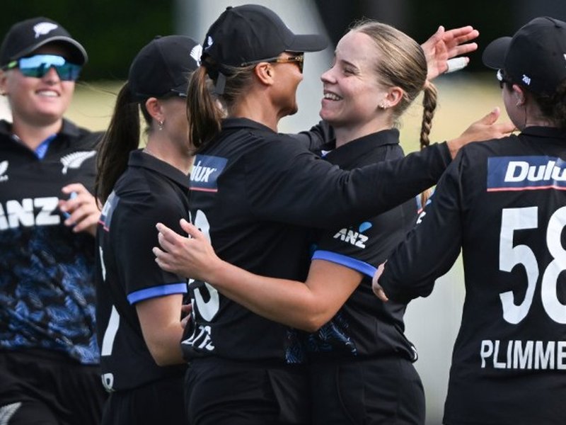 टी20 सीरीज: कप्तान अमेलिया केर की तूफानी पारी, न्यूजीलैंड ने पहले मैच में दक्षिण अफ्रीका को 80 रन से हराया  
