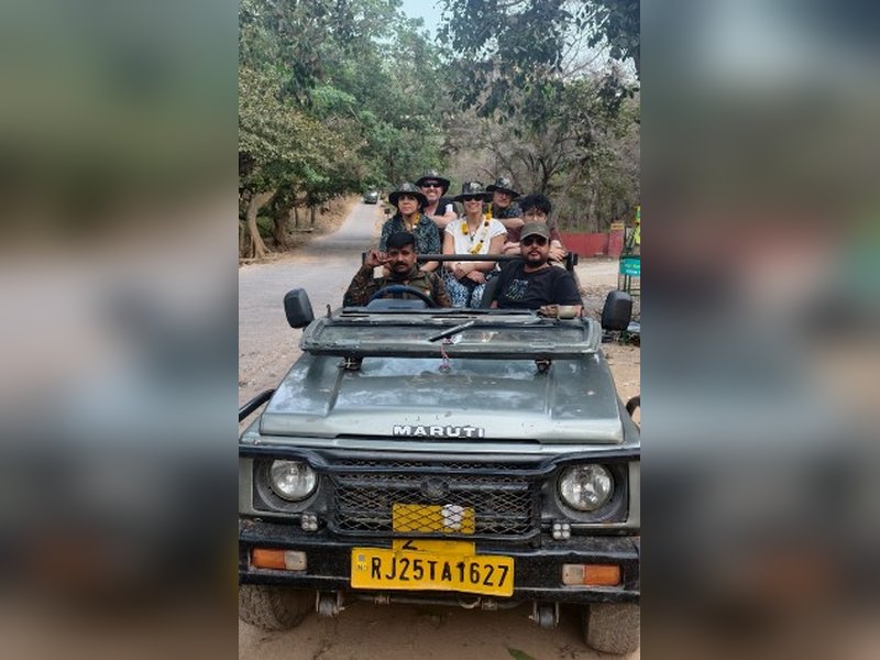 विश्व पैरालंपिक समिति के अध्यक्ष पॉल फिट्जगेरल्ड ने रणथंभौर में टाइगर सफारी का लिया आनंद 