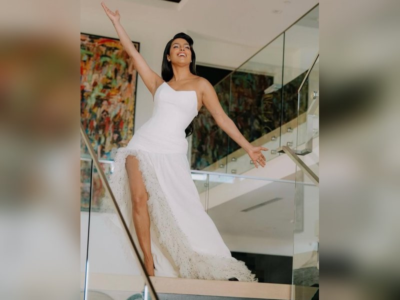 Priyanka Chopra poses for glamorous photoshoot in Oscar-special all-white ensemble  