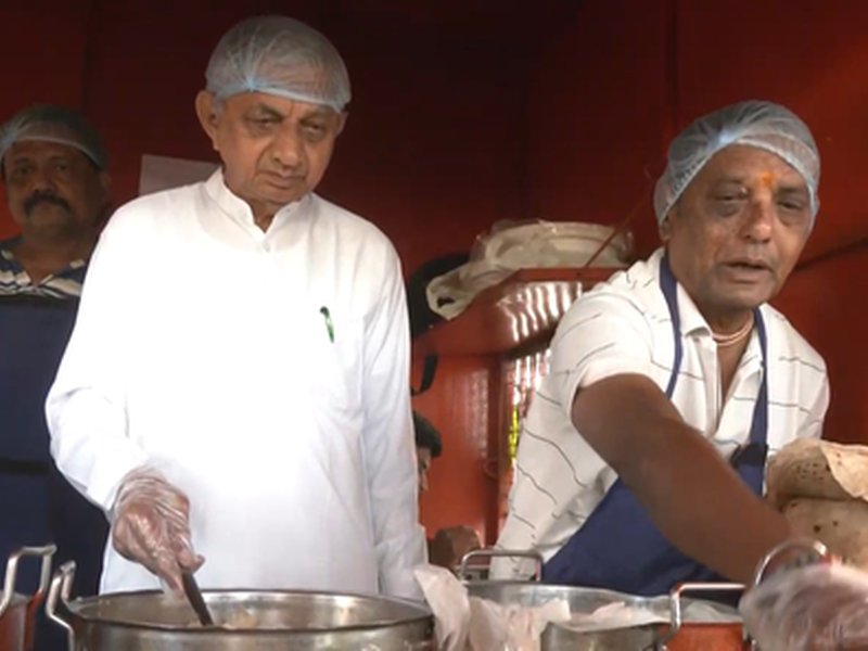 Gujarat minister visits 'Shramik Annapurna Yojana' centre, serves food on his birthday