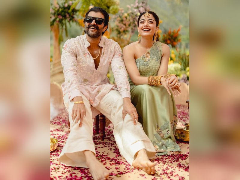 Vijay Deverakonda & Rashmika Mandanna ended up playing Holi during their Haldi ceremony 