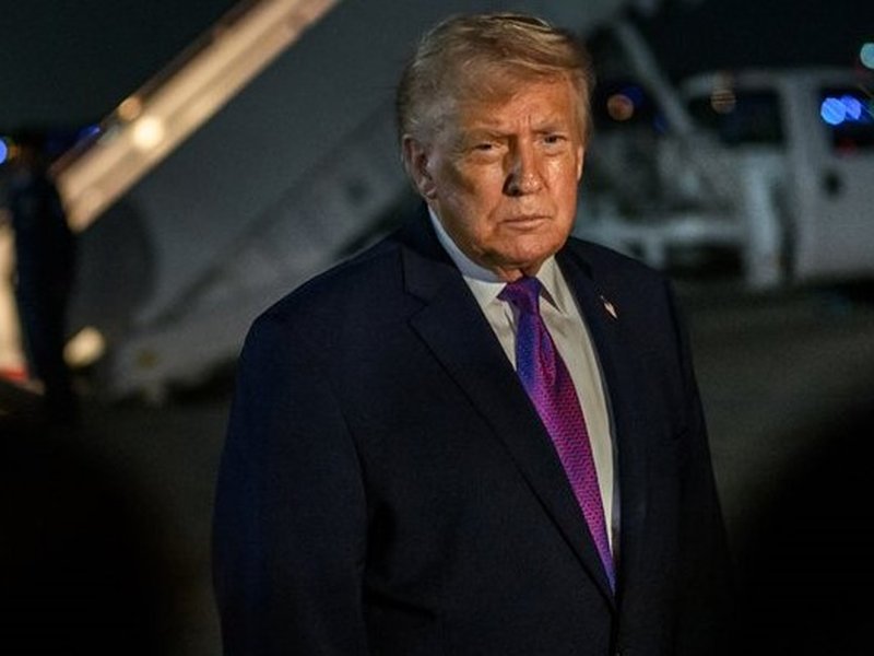 Trump delays Beijing trip as war continues