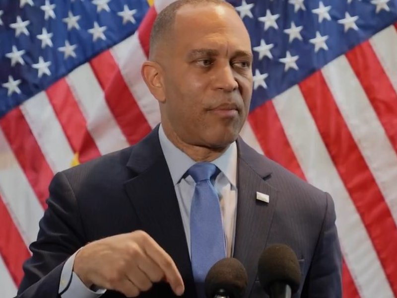 Hakeem Jeffries slams Trump on Iran war, costs