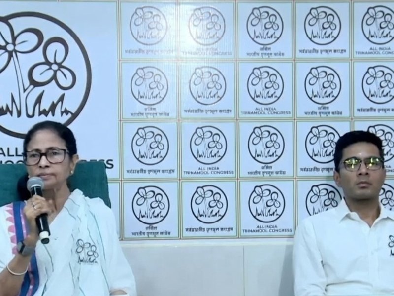 बंगाल चुनाव: टीएमसी ने सभी सीटों पर उतारे उम्मीदवार, भवानीपुर से मैदान में सीएम ममता बनर्जी