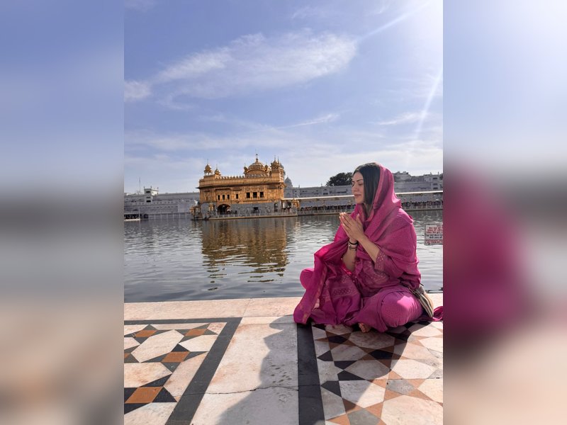 Hansika Motwani spends some peaceful time at the Golden Temple after divorce