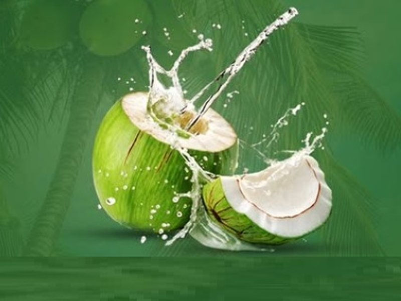 गर्मियों में अमृत समान पोटैशियम से भरपूर नारियल पानी, शरीर को प्राकृतिक रुप से रखता है हाइड्रेट