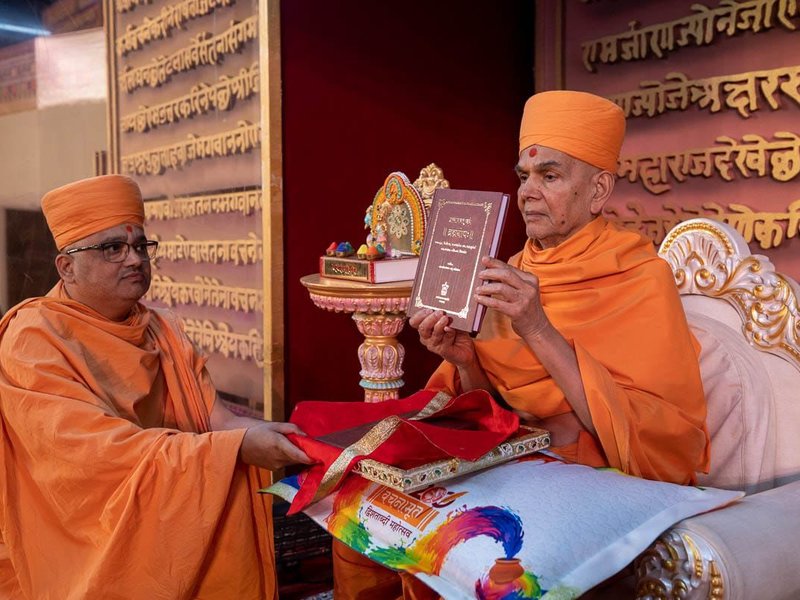 BAPS swami Bhadreshdasji’s work 'Prasthanachatushtaye Brahmaghosha' receives national honour