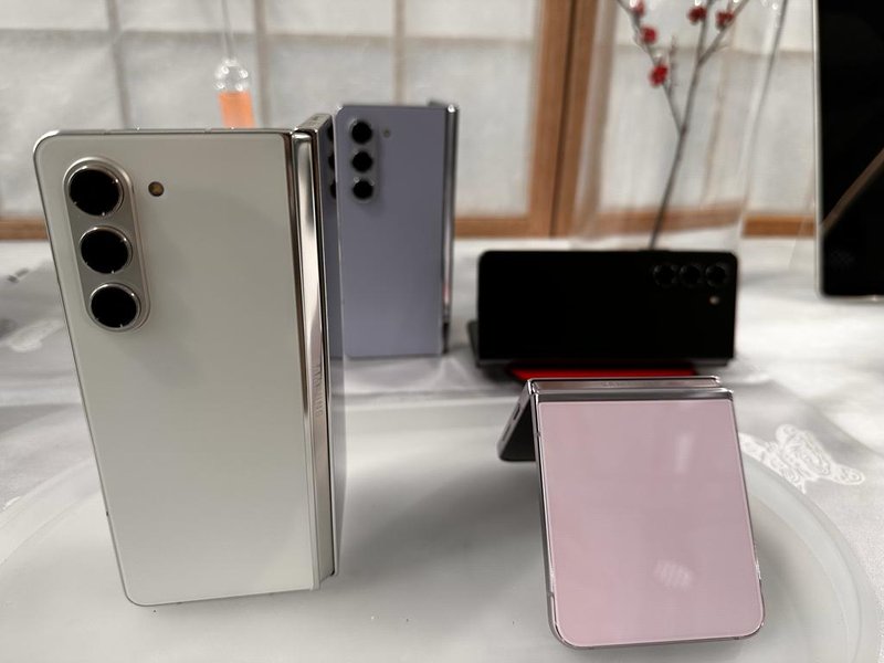 Global foldable smartphone market likely to grow 20 pc in 2026