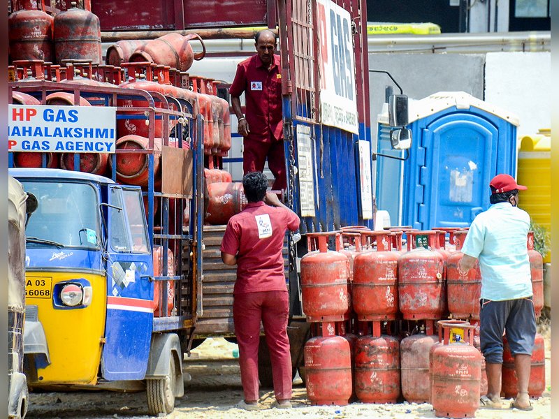Raids continue to check hoardings, black marketing of LPG: Centre