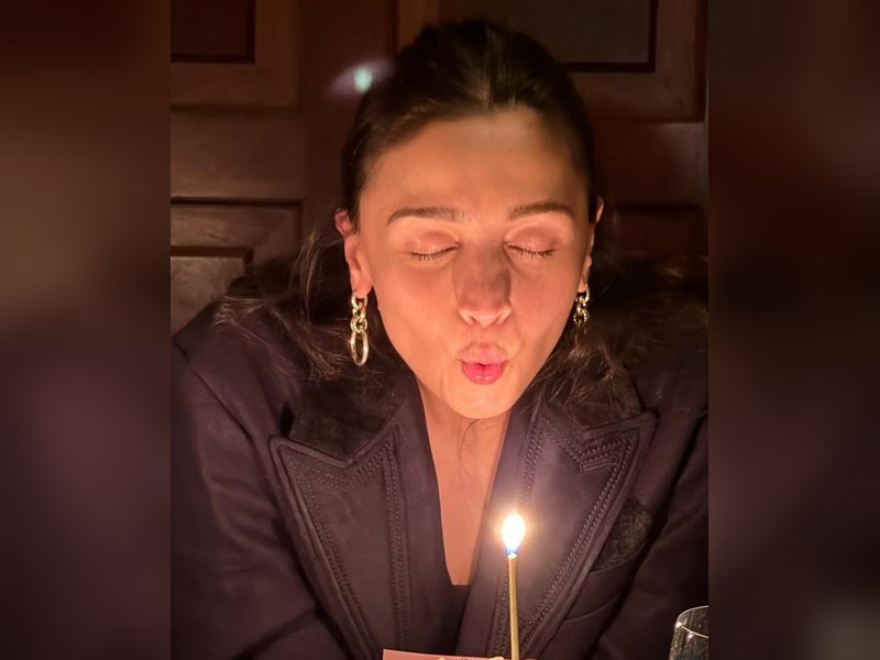 Alia Bhatt's mother Soni Razdan, father Mahesh Bhatt pen heartwarming handwritten note on her 33rd birthday