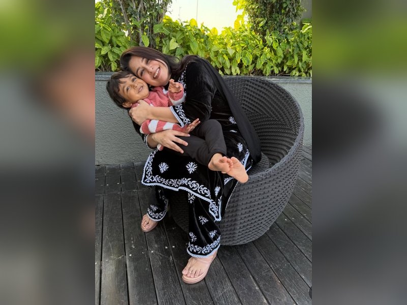 Dipika Kakar, Shoaib Ibrahim’s 2 year-old Ruhaan sings Salman Khan’s ‘O O Jaane Jaana’ outside Galaxy Apartments