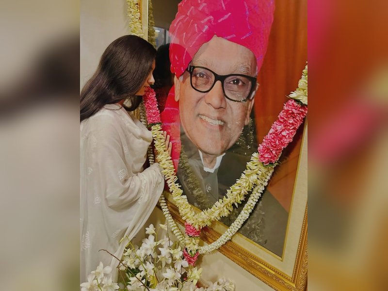 Aishwarya Rai Bachchan shares emotional pict of Aaradhya paying tribute to late father on death anniversary