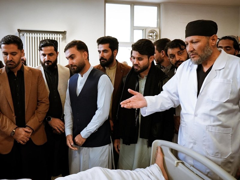 Afghanistan cricketers and ACB officials visit Kabul airstrike victims in hospital, express solidarity 