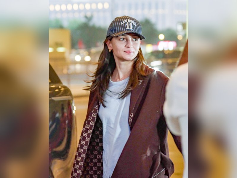 Alia Bhatt reveals she will be launching outsiders, KJo says ‘I’m so proud’