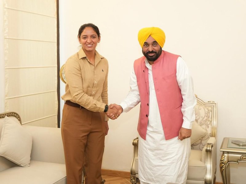 पंजाब के मुख्यमंत्री भगवंत सिंह मान से हरमनप्रीत कौर की मुलाकात