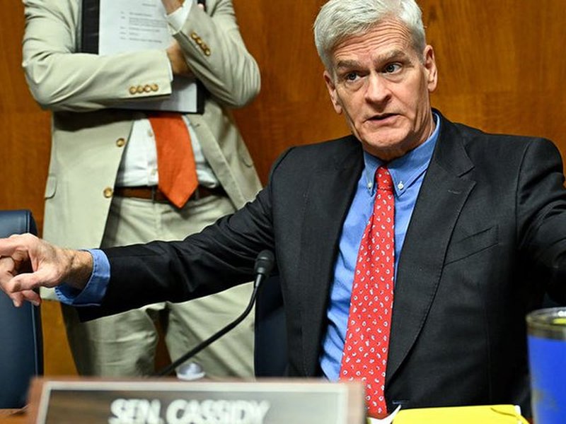 US senators advance bipartisan push on healthcare costs