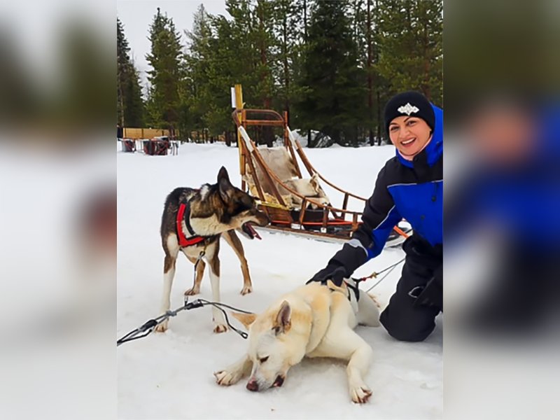 Bhagyashree enjoys wolf-driven sleigh ride during romantic Finland getaway with Himalay